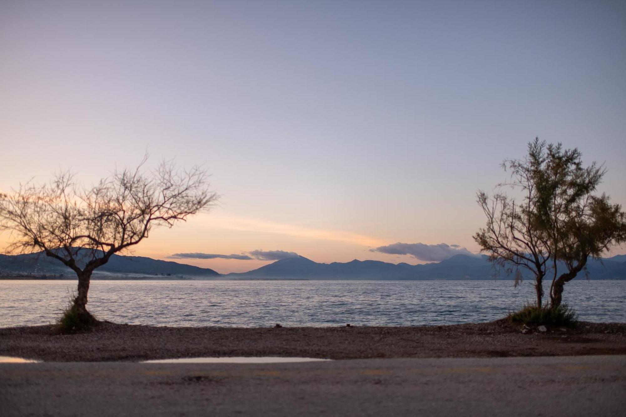 House By The Sea Villa เอยิโอ ภายนอก รูปภาพ